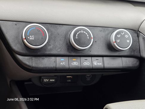 Used 2024 Hyundai Elantra SE FWD image 22