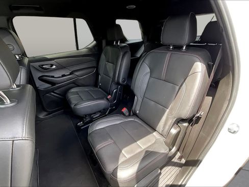 Used 2023 Chevrolet Traverse RS FWD image 25