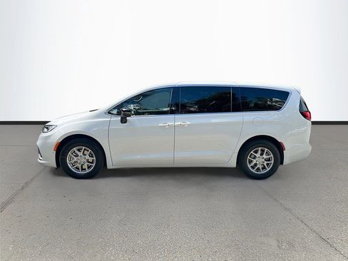 New 2026 Chrysler Pacifica Select FWD image 4