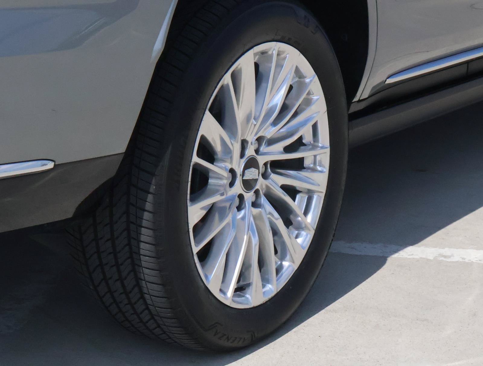 Used 2026 Cadillac Escalade Luxury AWD/4WD image 12