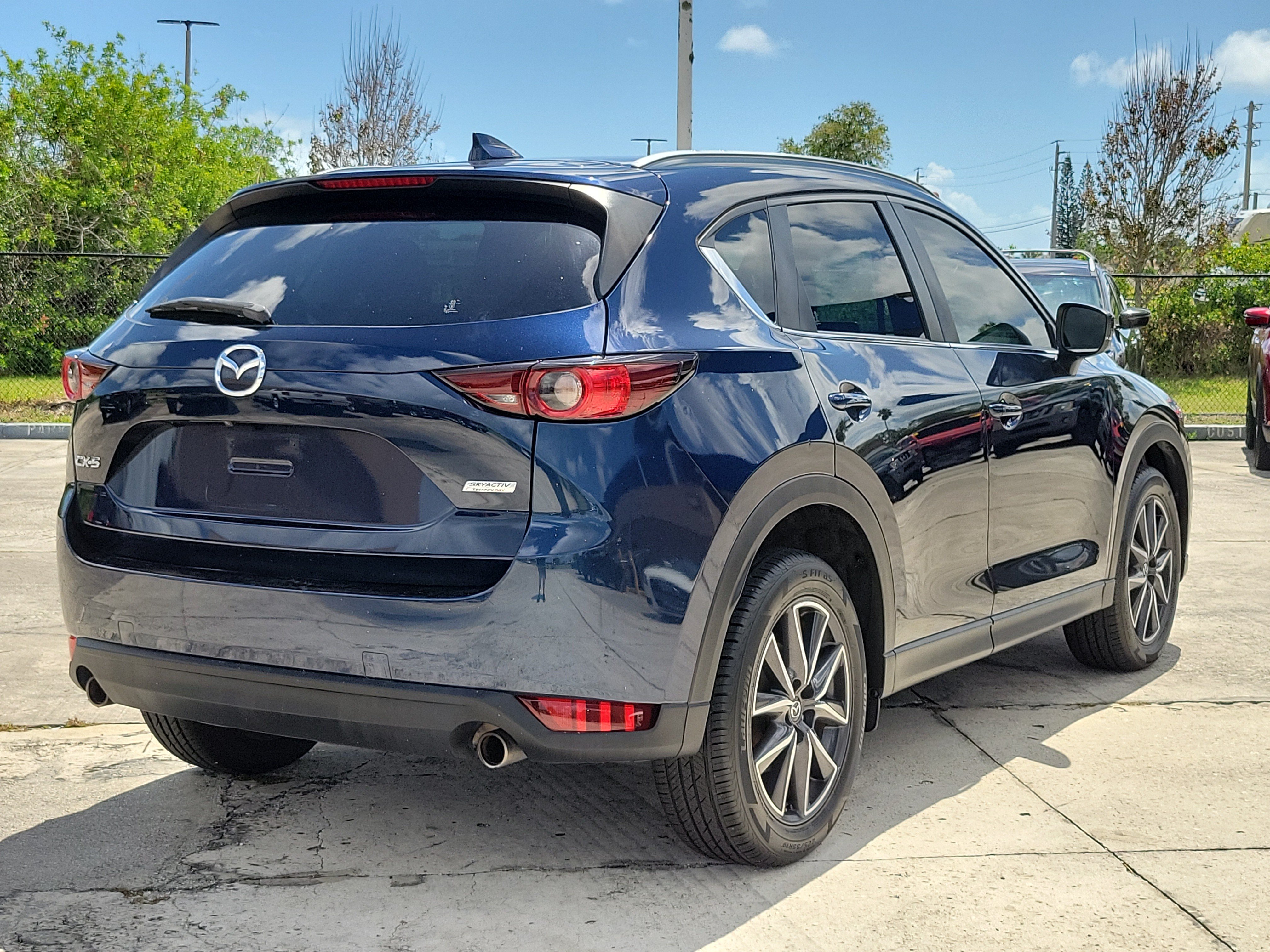 Used 2018 MAZDA CX-5 Touring w/ Preferred Equipment Package FWD image 4