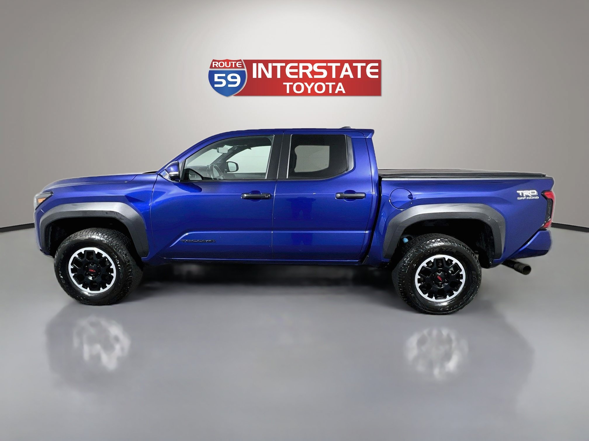 Used 2024 Toyota Tacoma TRD Off-Road w/ TRD Off Road Premium Package AWD/4WD image 4