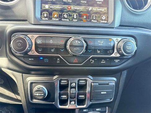 Used 2022 Jeep Wrangler Unlimited Sahara w/ Dual Top Group image 17