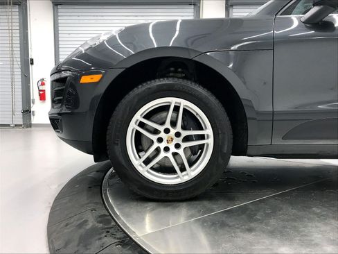 Used 2018 Porsche Macan AWD/4WD image 9