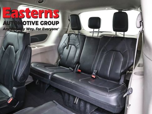 Used 2023 Chrysler Pacifica Touring-L FWD image 26