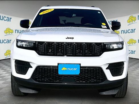 Used 2023 Jeep Grand Cherokee Altitude AWD/4WD image 2