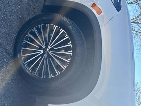 Used 2025 Volkswagen Tiguan S image 2