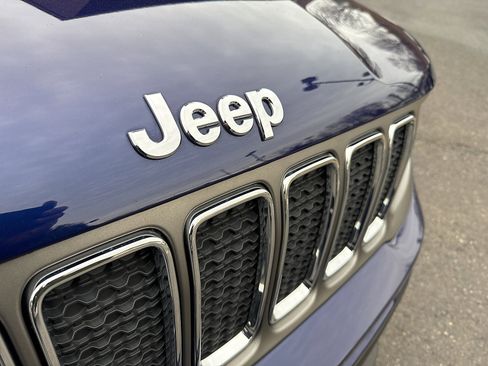 Used 2019 Jeep Renegade Limited w/ UConnect 8.4 Nav Group image 18