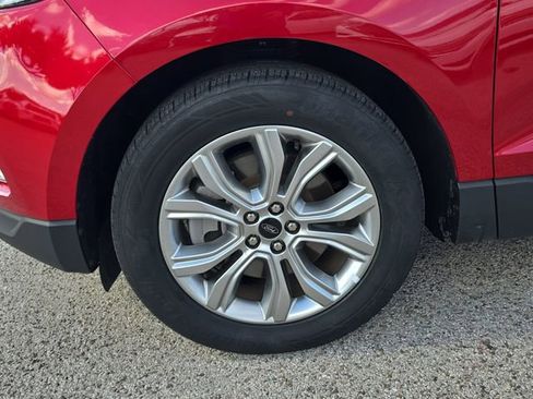 Used 2024 Ford Edge Titanium image 37