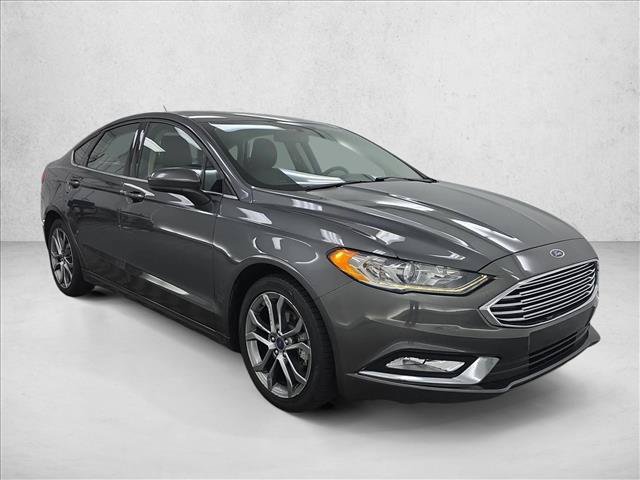 Used 2017 Ford Fusion SE w/ Equipment Group 201A FWD image 3