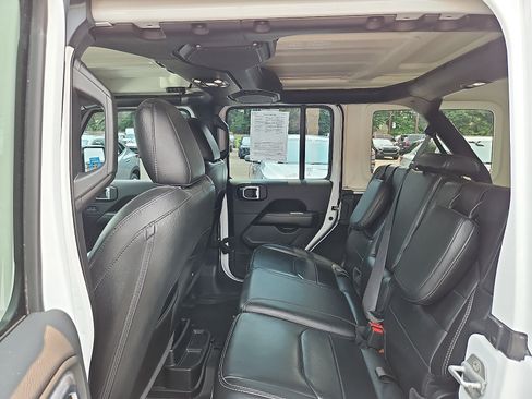 Used 2021 Jeep Wrangler Unlimited Sahara w/ Cold Weather Group AWD/4WD image 10