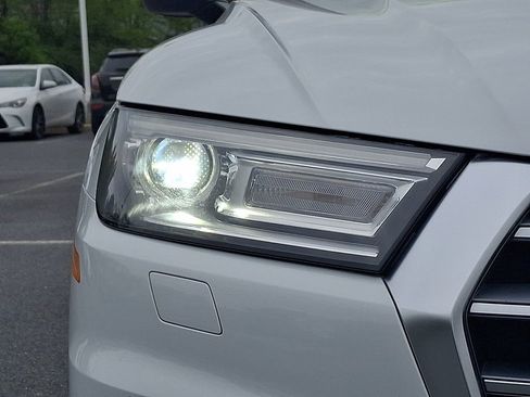 Used 2020 Audi Q5 2.0T Premium w/ Convenience Package AWD/4WD image 9