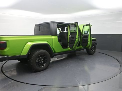Used 2025 Jeep Gladiator Sport AWD/4WD image 36