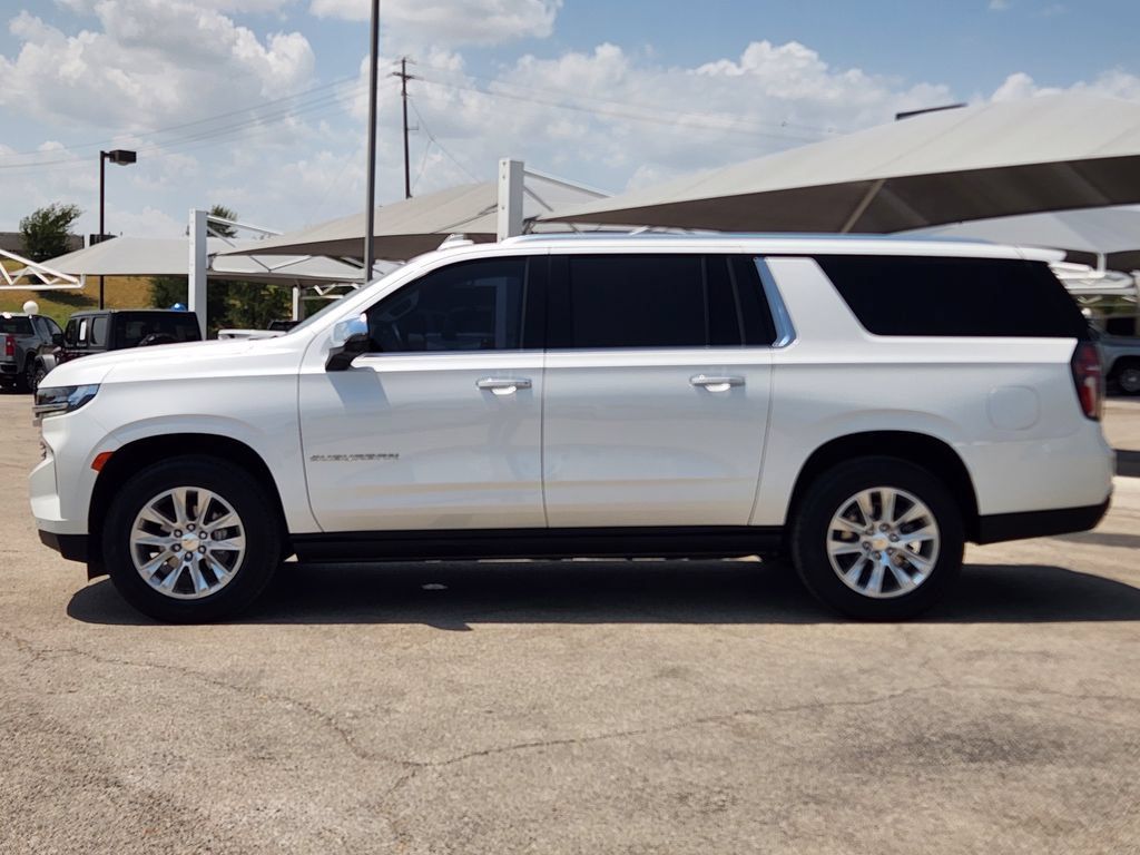 Used 2024 Chevrolet Suburban Premier w/ Premium Package RWD image 4