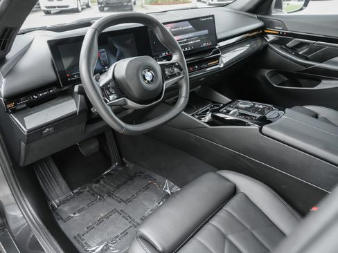 Used 2024 BMW 530i RWD image 6