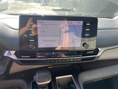 Used 2022 Toyota Sienna XLE image 12