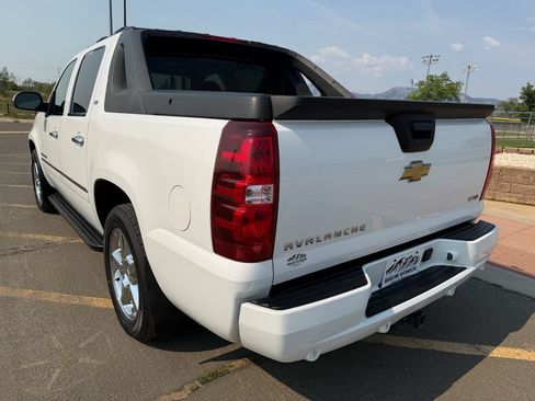 Used 2011 Chevrolet Avalanche LTZ AWD/4WD image 7