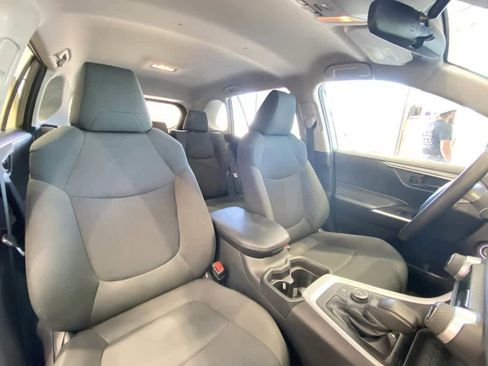 Used 2021 Toyota RAV4 LE AWD/4WD image 26