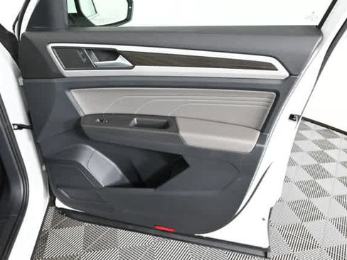 Used 2022 Volkswagen Atlas SE w/ Panoramic Sunroof Package image 13