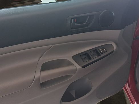 Used 2015 Toyota Tacoma PreRunner w/ Convenience Package RWD image 18