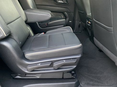 Used 2025 Chevrolet Suburban Premier image 18