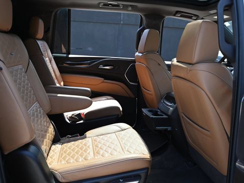 Used 2021 Cadillac Escalade ESV Sport AWD/4WD image 20