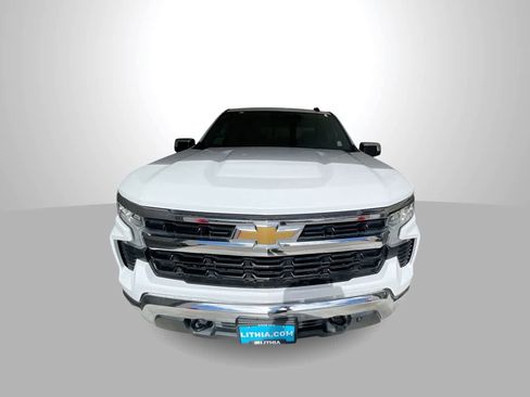 Used 2022 Chevrolet Silverado 1500 LT w/ Convenience Package II AWD/4WD image 3