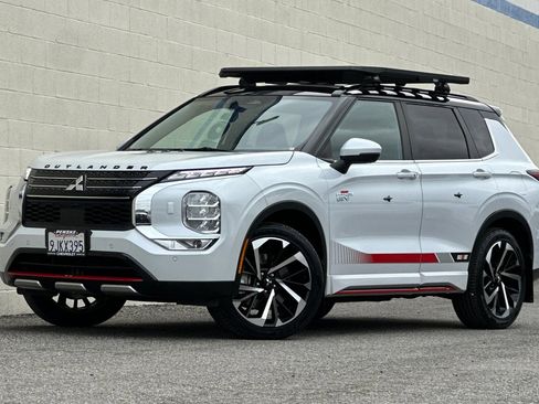 Used 2023 Mitsubishi Outlander 4WD Plug-In Hybrid image 8
