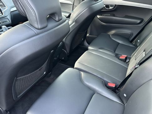Used 2023 Volvo XC90 B5 Core w/ Climate Package image 5