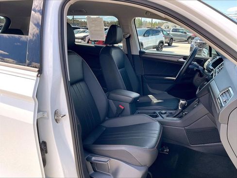 Used 2024 Volkswagen Tiguan SE AWD/4WD image 10