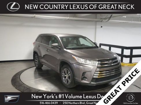 Used 2018 Toyota Highlander LE image 1