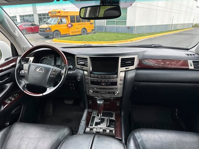 Used 2014 Lexus LX 570 4WD w/ Luxury Package image 31