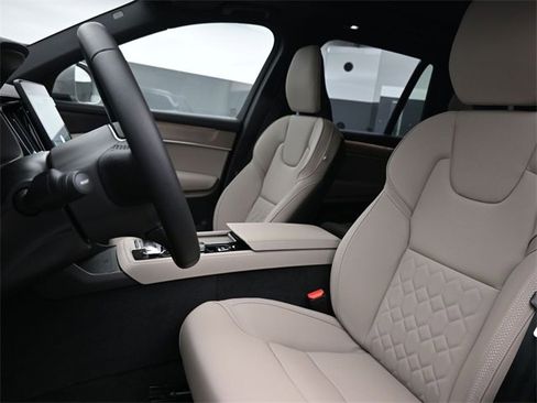 New 2026 Volvo XC90 B6 Plus w/ Protection Package Premier image 9