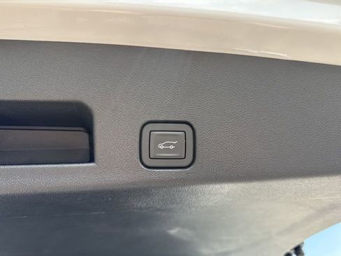 Certified 2025 GMC Acadia Elevation FWD image 19