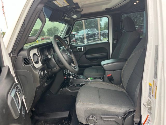 Used 2024 Jeep Gladiator Sport AWD/4WD image 13