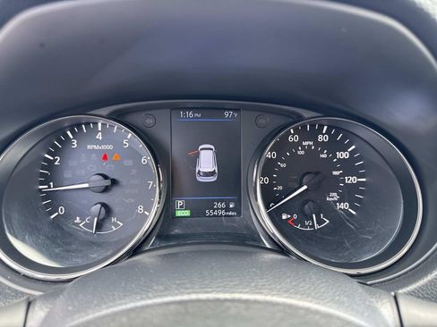 Used 2018 Nissan Rogue SV w/ Premium Package FWD image 27