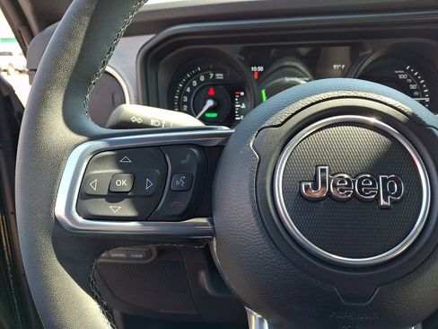 Used 2025 Jeep Wrangler Unlimited Sahara w/ Safety Group AWD/4WD image 21