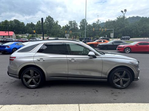 Used 2022 Genesis GV70 2.5T w/ Sport Prestige Package image 7