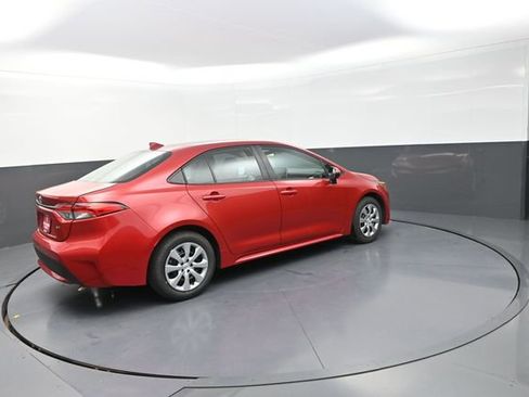 Used 2021 Toyota Corolla LE FWD image 57