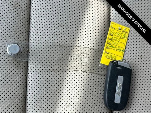 Used 2015 Jeep Grand Cherokee Limited w/ Luxury Group II image 29