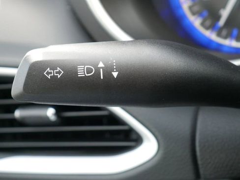 Used 2023 Chrysler Pacifica Touring-L image 27