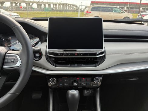 Used 2025 Jeep Compass Limited image 14