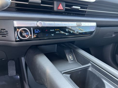 Used 2024 Hyundai Ioniq 6 SE RWD image 29