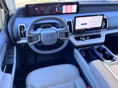 Used 2025 Ford Expedition Max Active AWD/4WD image 23