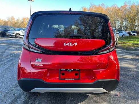 Used 2025 Kia Soul LX w/ LX Technology Package image 4