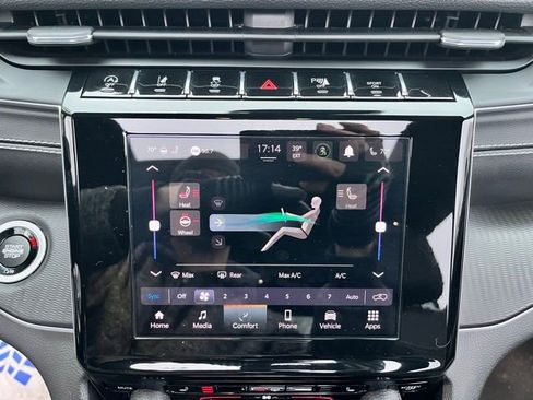 Used 2024 Jeep Grand Cherokee Altitude image 33