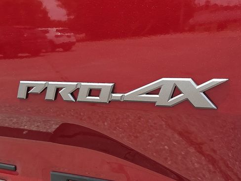 Used 2022 Nissan Frontier PRO-4X AWD/4WD image 9