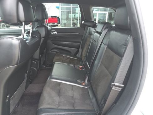 Used 2019 Jeep Grand Cherokee Altitude image 18