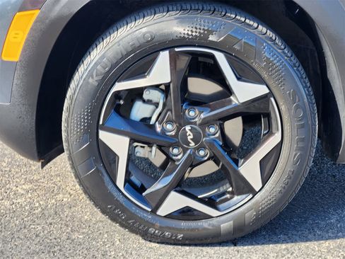 Certified 2024 Kia Seltos EX image 9