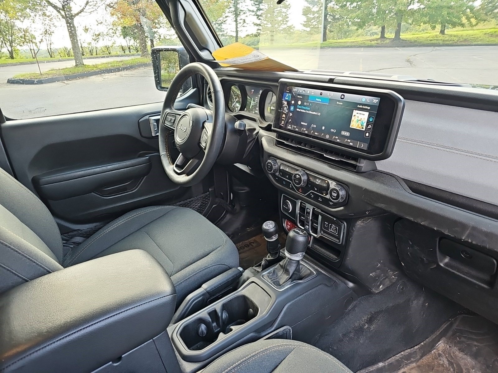 Used 2024 Jeep Wrangler Unlimited AWD/4WD image 10